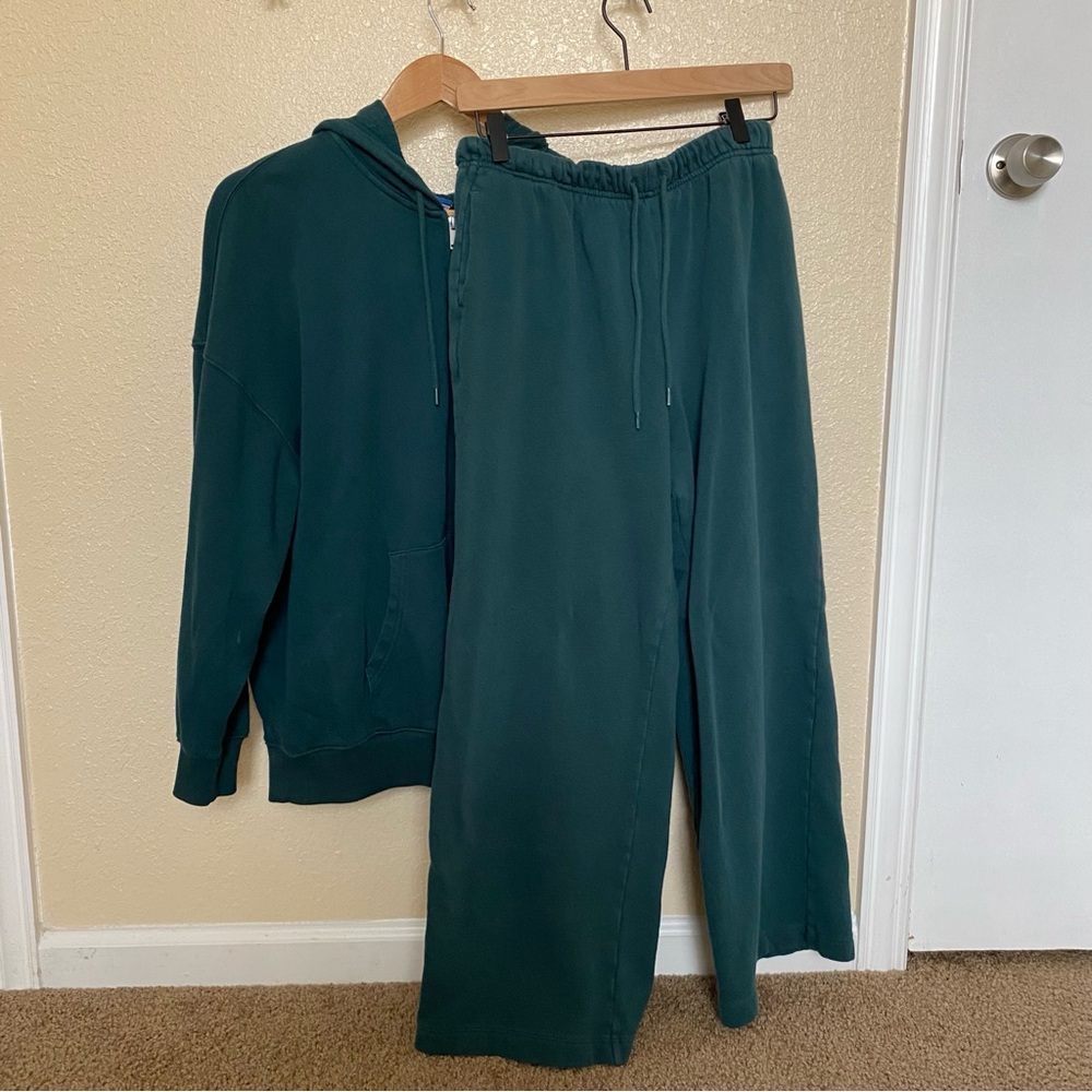 Old Navy Dark Green Zipper Jacket and Sweatpants Set
